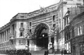 The main entrance to Waterloo Station