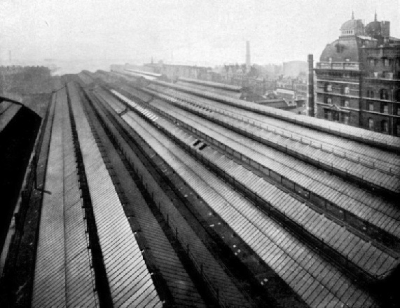 THE SEA OF GLASS FORMING THE ROOF OF VICTORIA STATION