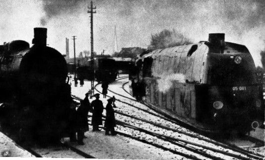 GERMAN STREAMLINED STEAM LOCOMOTIVE