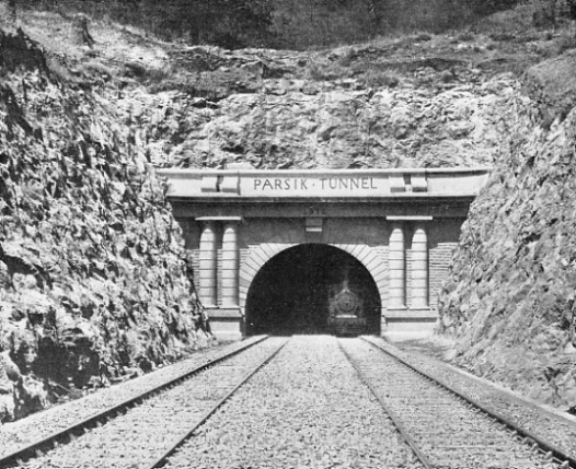 ENTRANCE TO THE PARSIK TUNNEL