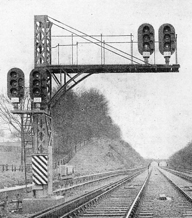 Electric signals near Copyhold Junction, Southern Railway