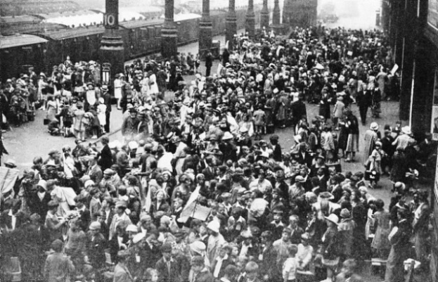 Children at Liverpool Strret Station