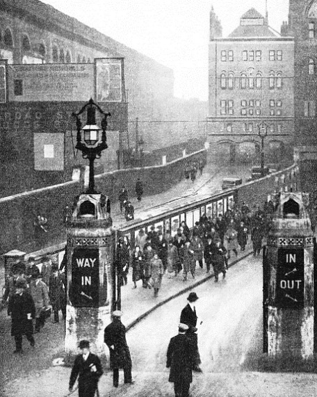 9.30 AM AT LIVERPOOL STREET STATION