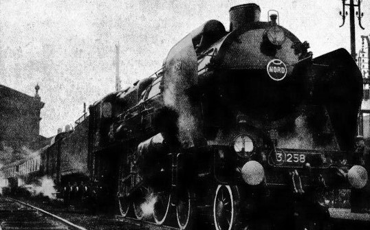 The Golden Arrow standing at the Gare du Nord 