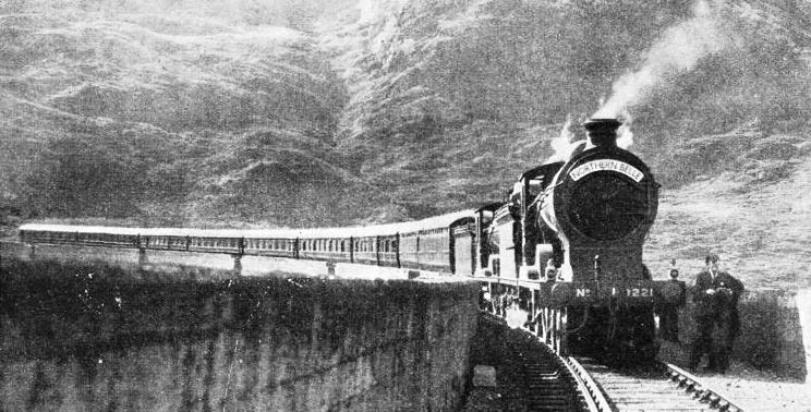 The cruising train stops on the Glenfinnan Viaduct