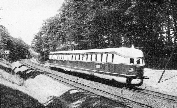 ROUNDING A CURVE at high speed - the “Flying Hamburger”