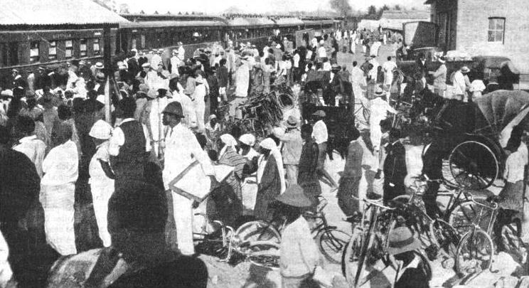 A crowded platform at Benguela Station