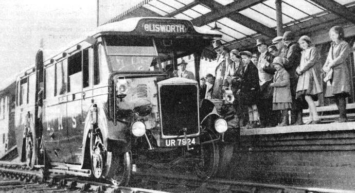 ROAD-RAIL COACH at Stratford-on-Avon Station