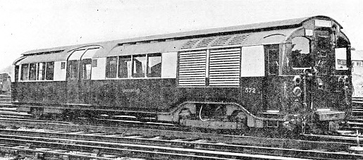 LONDON TUBE RAILWAY ELECTRIC MOTOR-COACH