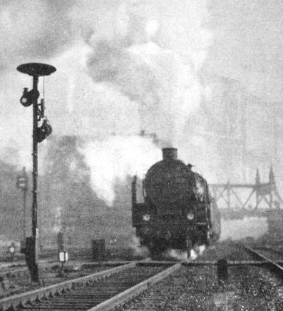 GETTING UP SPEED with a heavy German express hauled by one of the latest “Pacific” engines GETTING UP SPEED with a heavy German express hauled by one of the latest “Pacific” engines