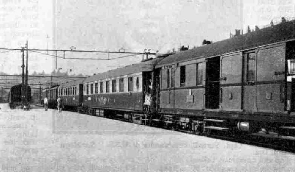 The Edelweiss Pullman leaving Lucerne